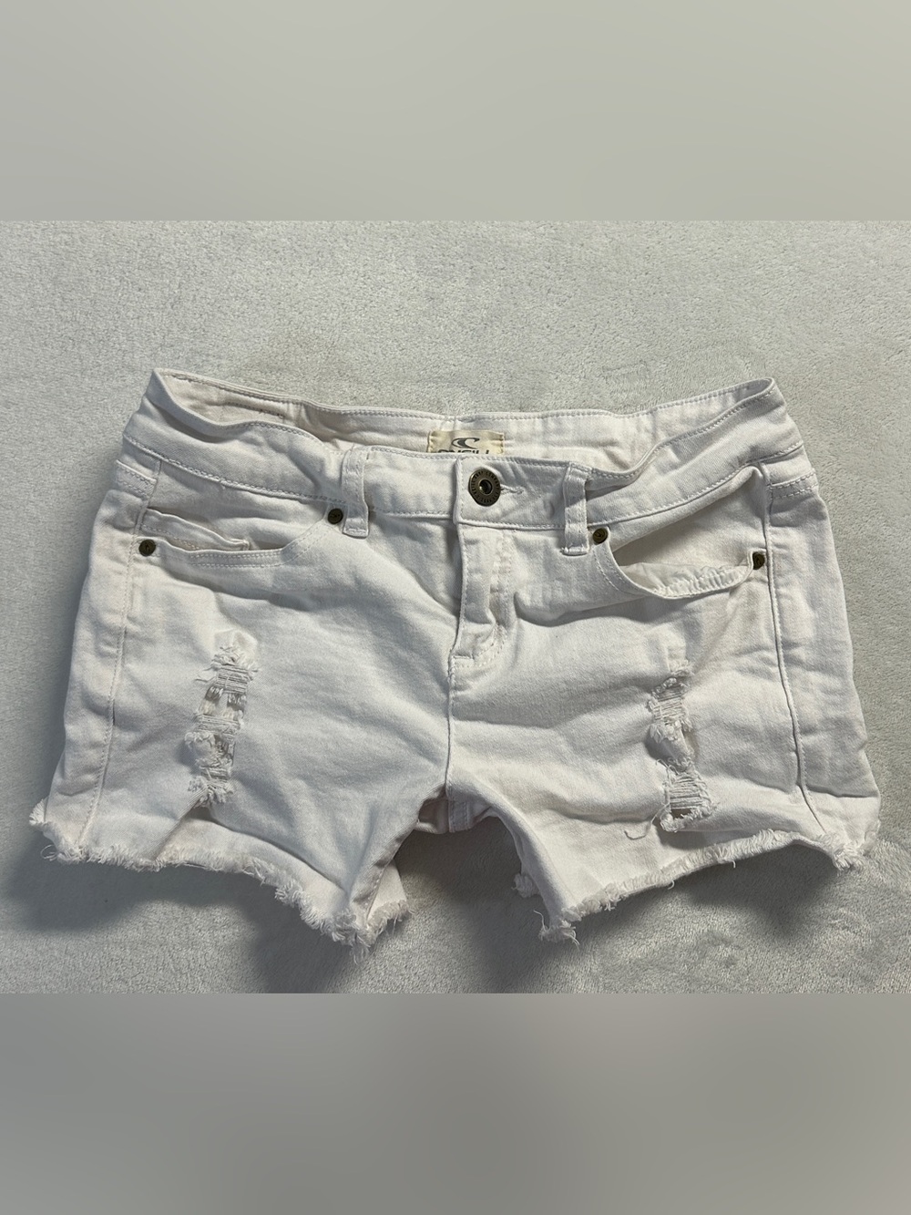 O'NEILL women's white lowrise 4" mini denim shorts, 28".